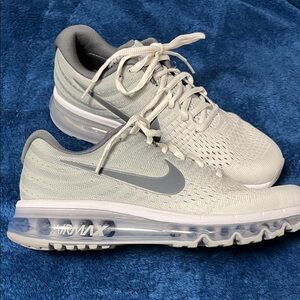 Nike 2017 Air Max Light Gray Sneakers like new men’s size 8
